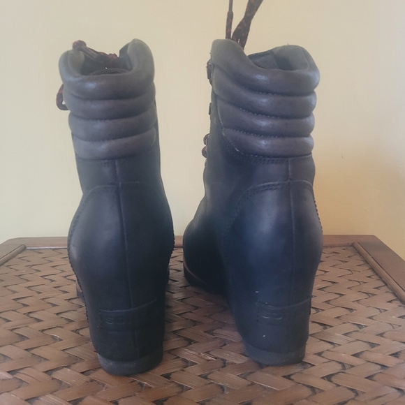 Sorel "CONQUEST" wedge boots sz8.5 - Picture 2 of 6